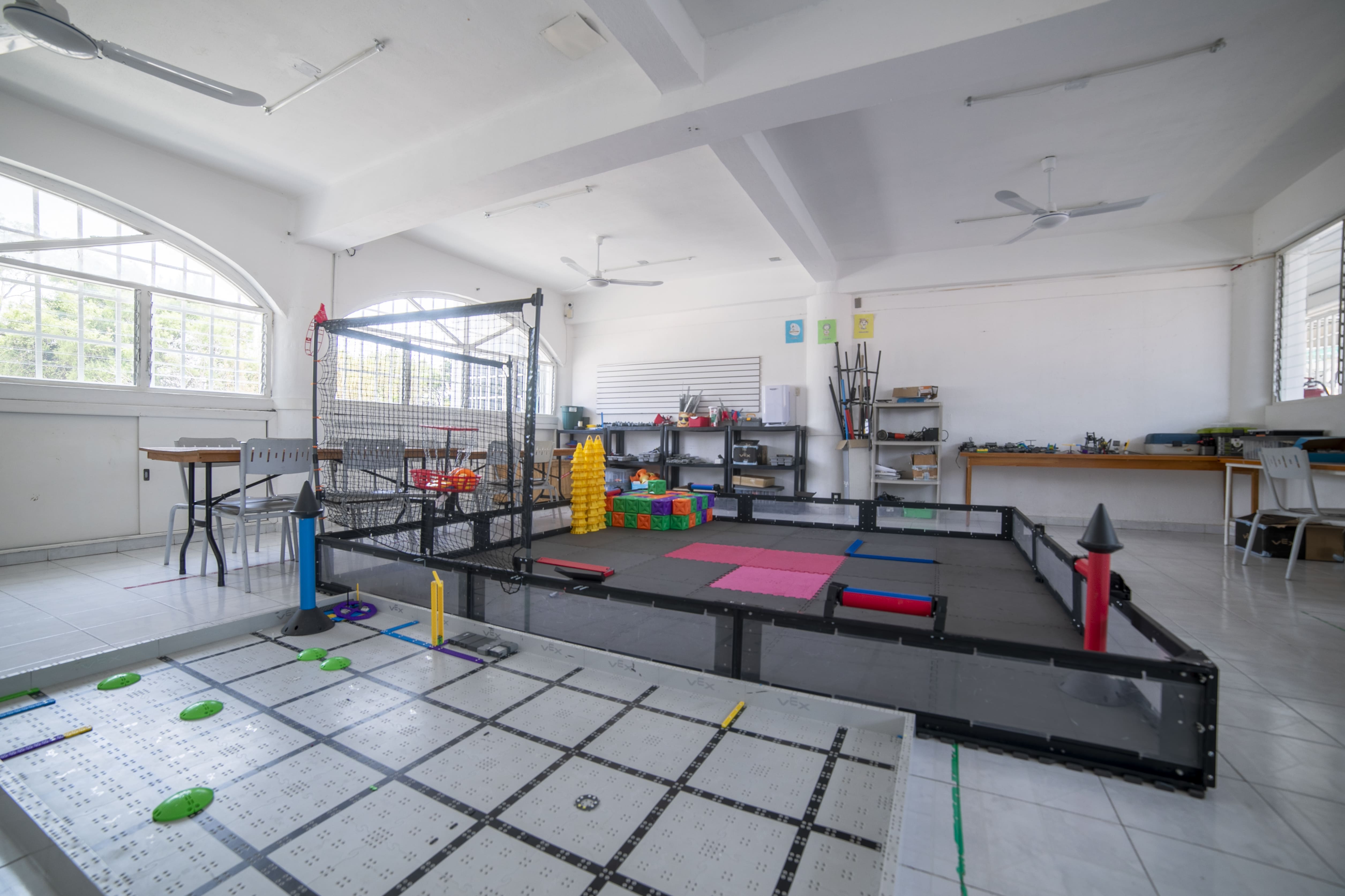 https://mail.americanschool.edu.mx/asfc/galerias/fotos-campus/6679a5bd850c0.jpg